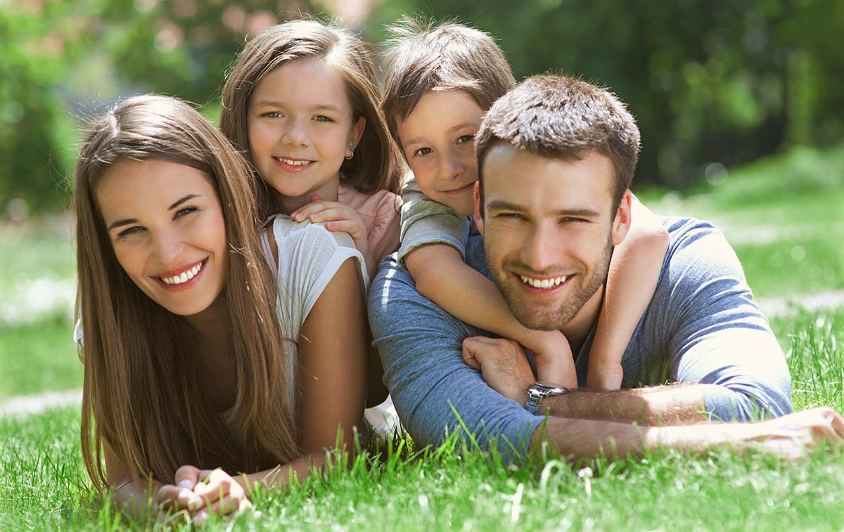 anaheimlighthouse-seven-reasons-im-lucky-to-be-an-addict-article-photo-happy-family-outdoors-652053373