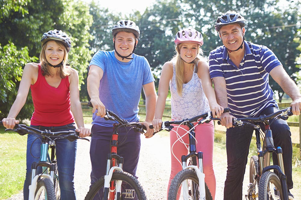 anaheimlighthouse-can-i-have-summer-fun-and-stay-sober-article-photo-family-with-teenage-children-on-cycle-ride-in-countryside